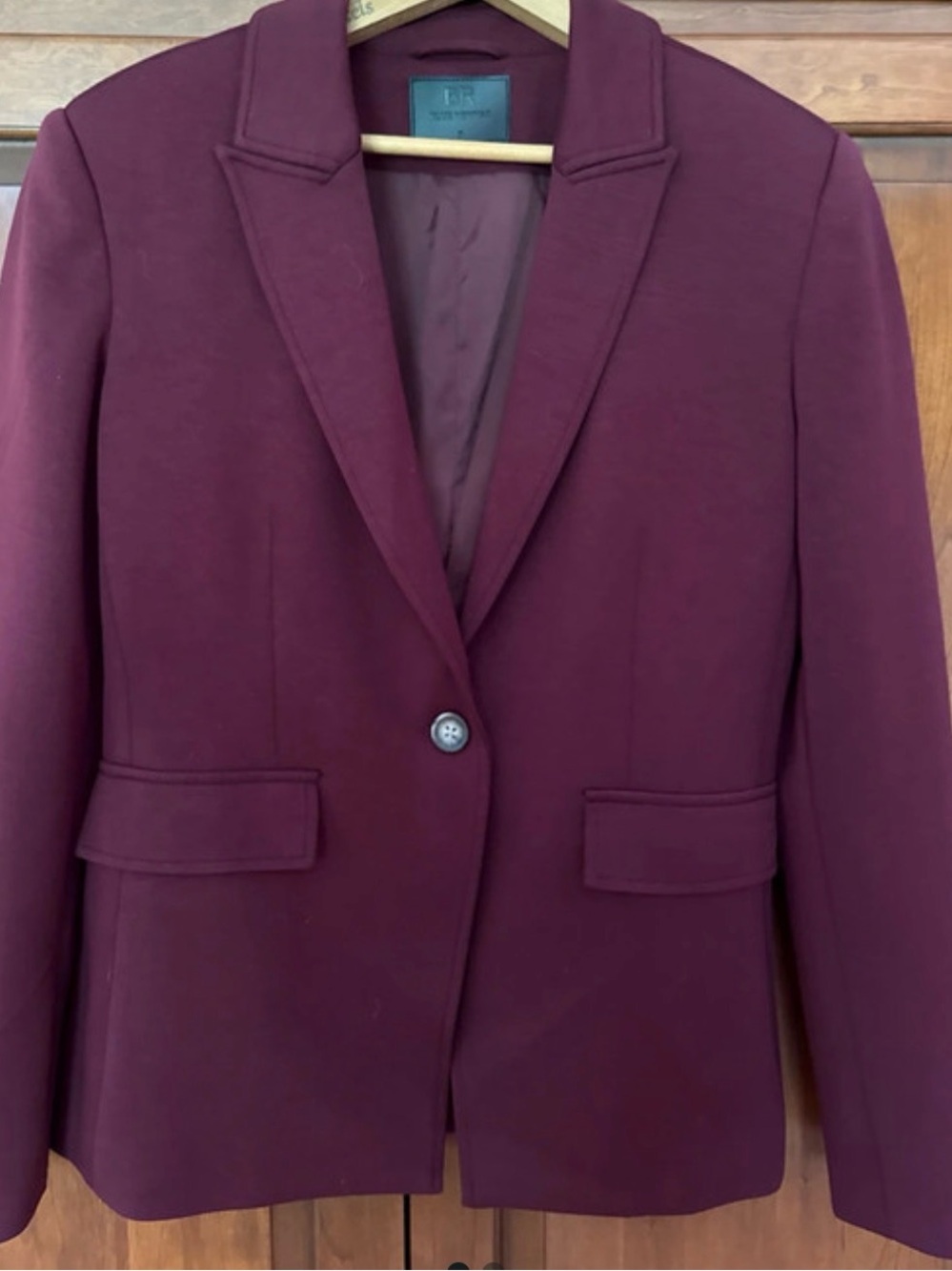 Women's Burgundy Single-Button Notch-Lapel Blazer